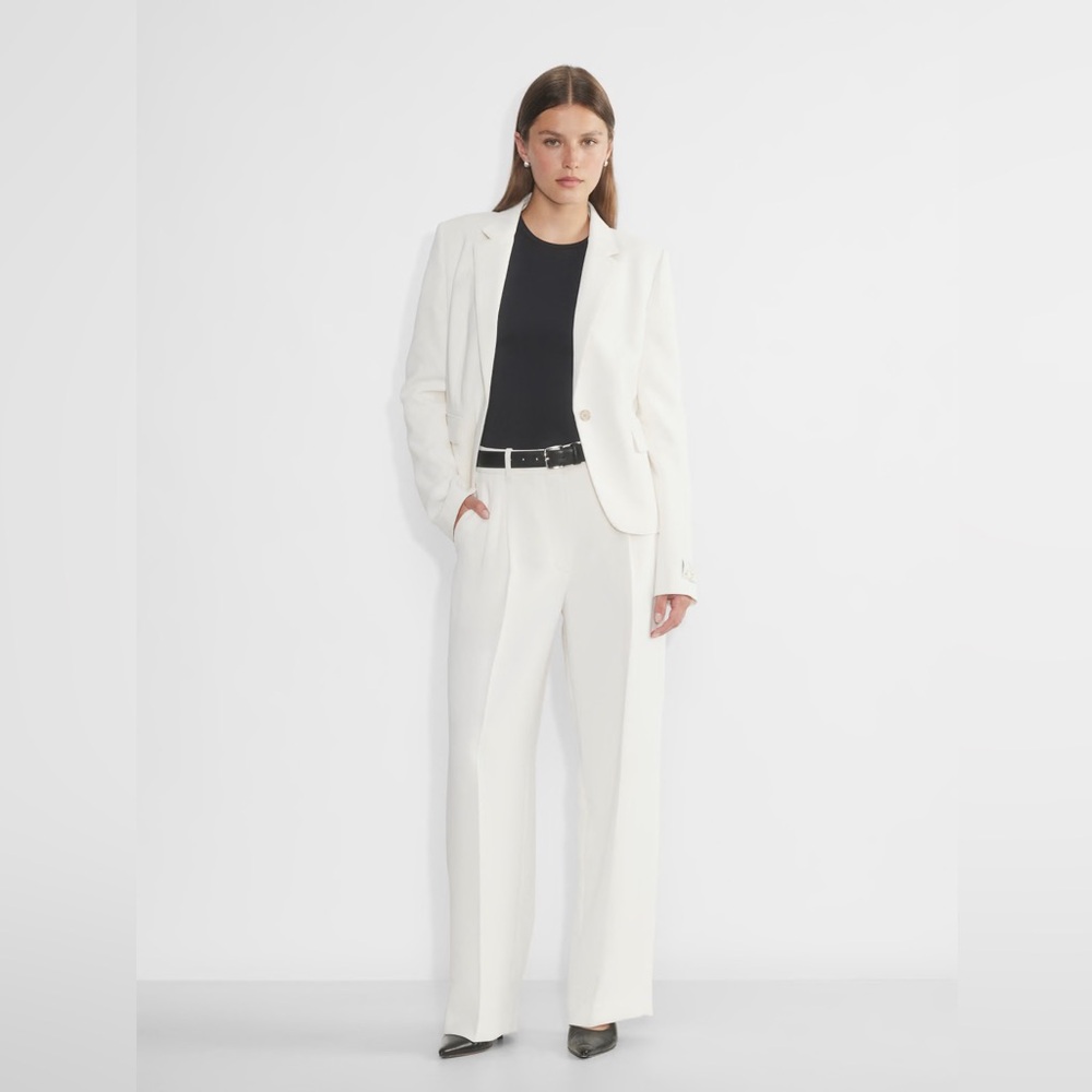Aritzia effortless pants, light birch, size 4, crepe